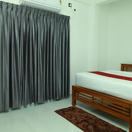 Hotel Achoos Residency Tiruvalla Esterno foto