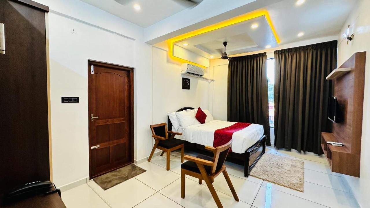Hotel Achoos Residency Tiruvalla Esterno foto