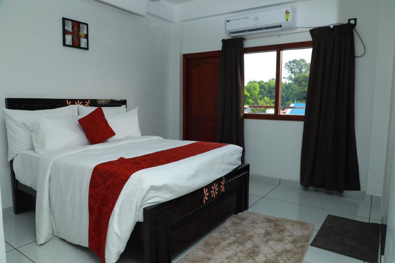 Hotel Achoos Residency Tiruvalla Esterno foto