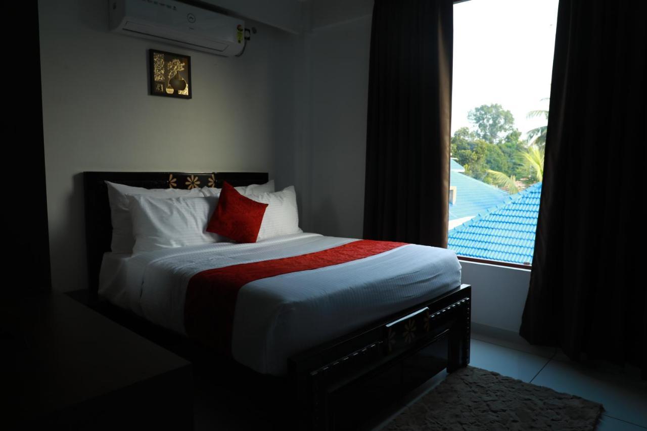 Hotel Achoos Residency Tiruvalla Esterno foto